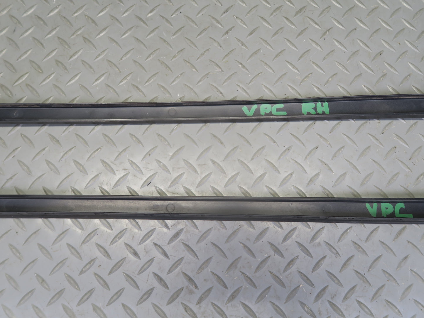 2015-2018 Porsche Cayenne 958 Front Windshield A Pillar Exterior Molding Set