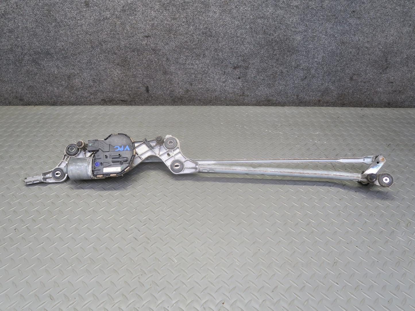 2011-2018 Porsche Cayenne 958 Windshield Wiper Transmission Linkage w Motor