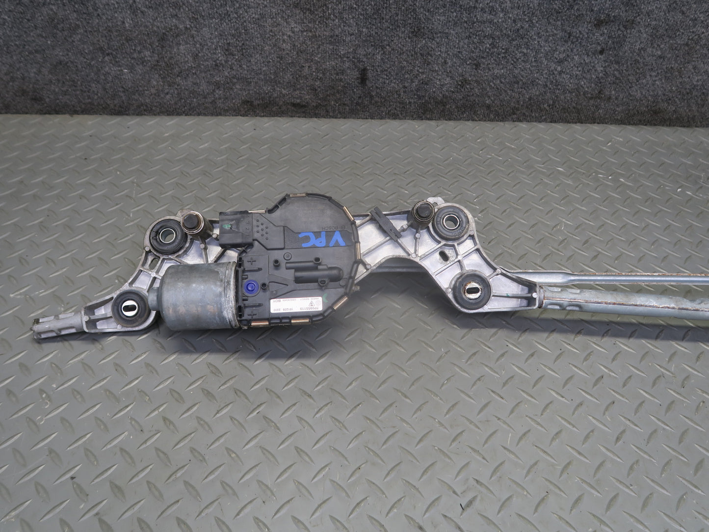 2011-2018 Porsche Cayenne 958 Windshield Wiper Transmission Linkage w Motor