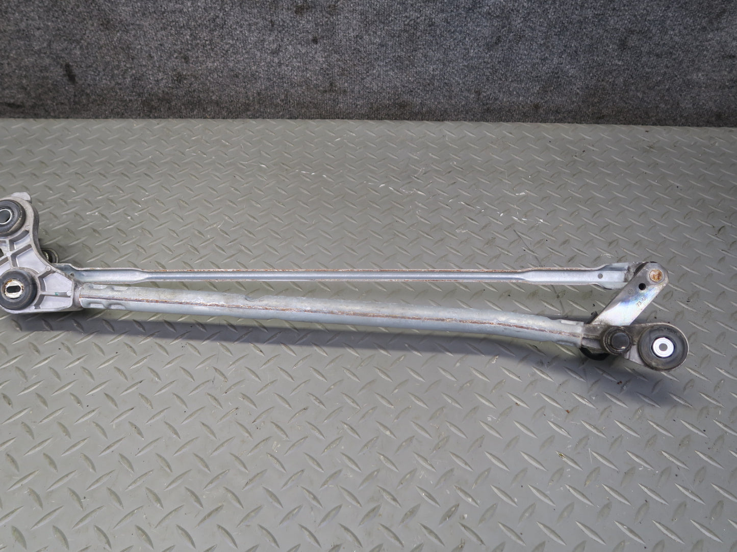 2011-2018 Porsche Cayenne 958 Windshield Wiper Transmission Linkage w Motor