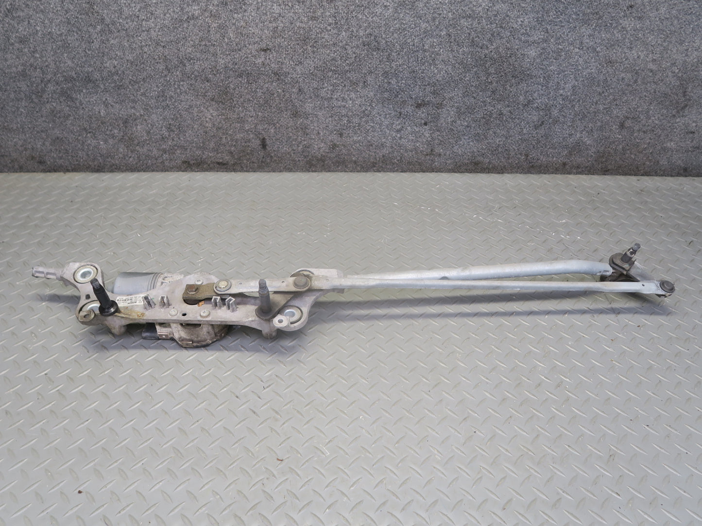 2011-2018 Porsche Cayenne 958 Windshield Wiper Transmission Linkage w Motor
