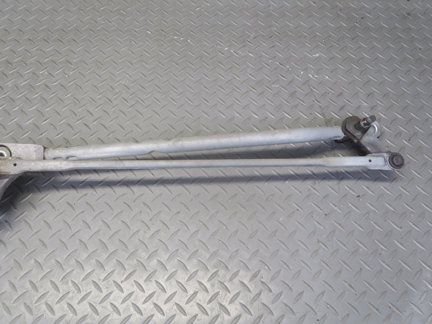 2011-2018 Porsche Cayenne 958 Windshield Wiper Transmission Linkage w Motor