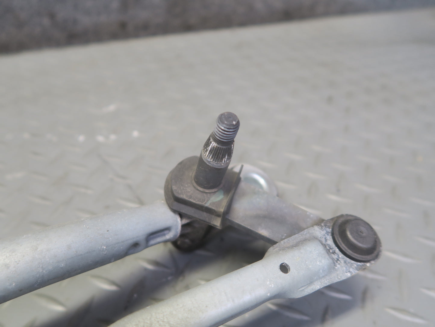 2011-2018 Porsche Cayenne 958 Windshield Wiper Transmission Linkage w Motor