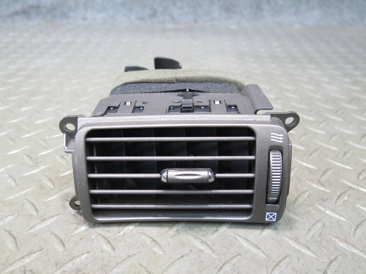 01-06 Lexus UCF30L LS430 Dash Front Right A/C Air Vent Grille 55565-50050 OEM