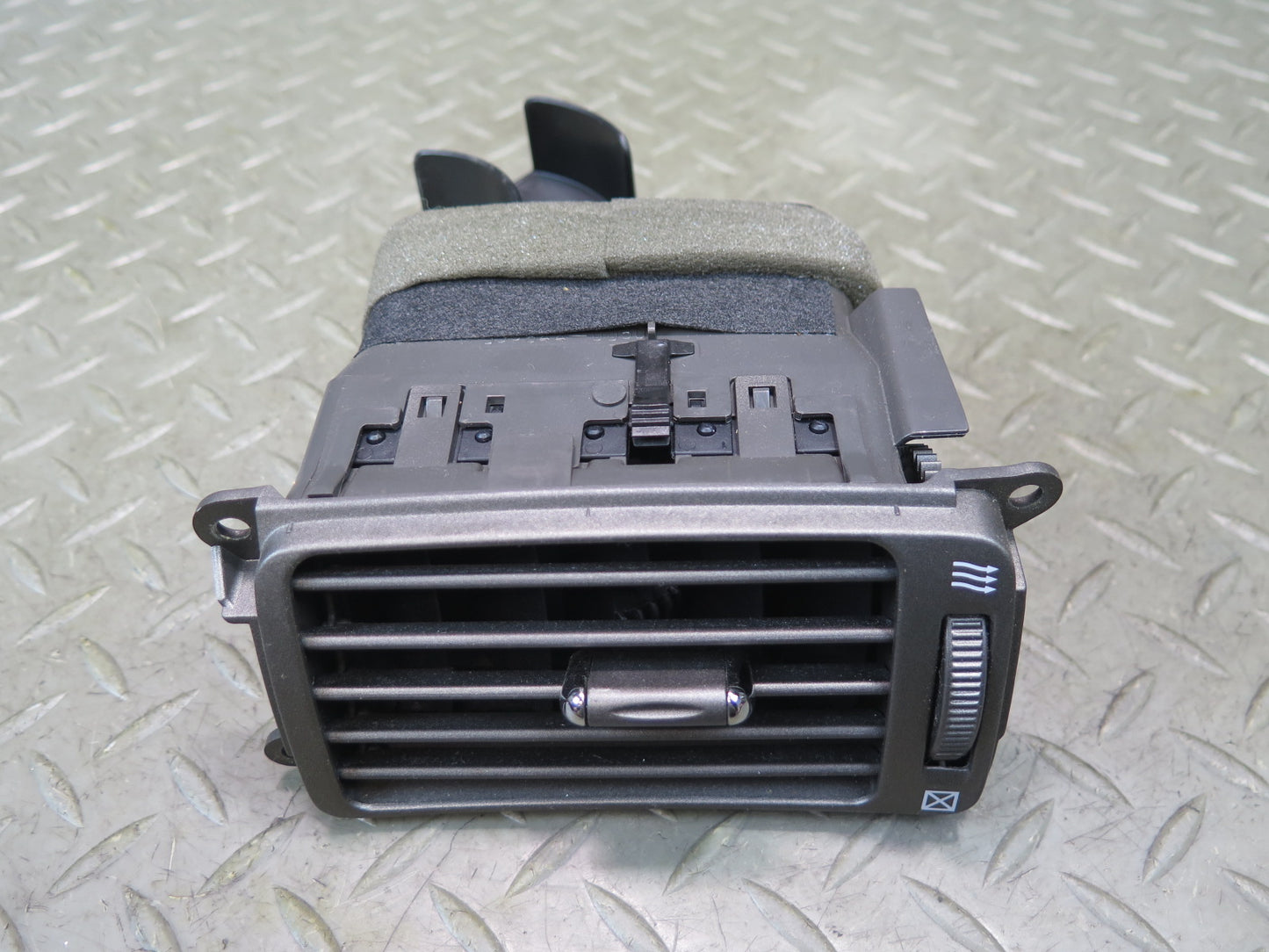 01-06 Lexus UCF30L LS430 Dash Front Right A/C Air Vent Grille 55565-50050 OEM