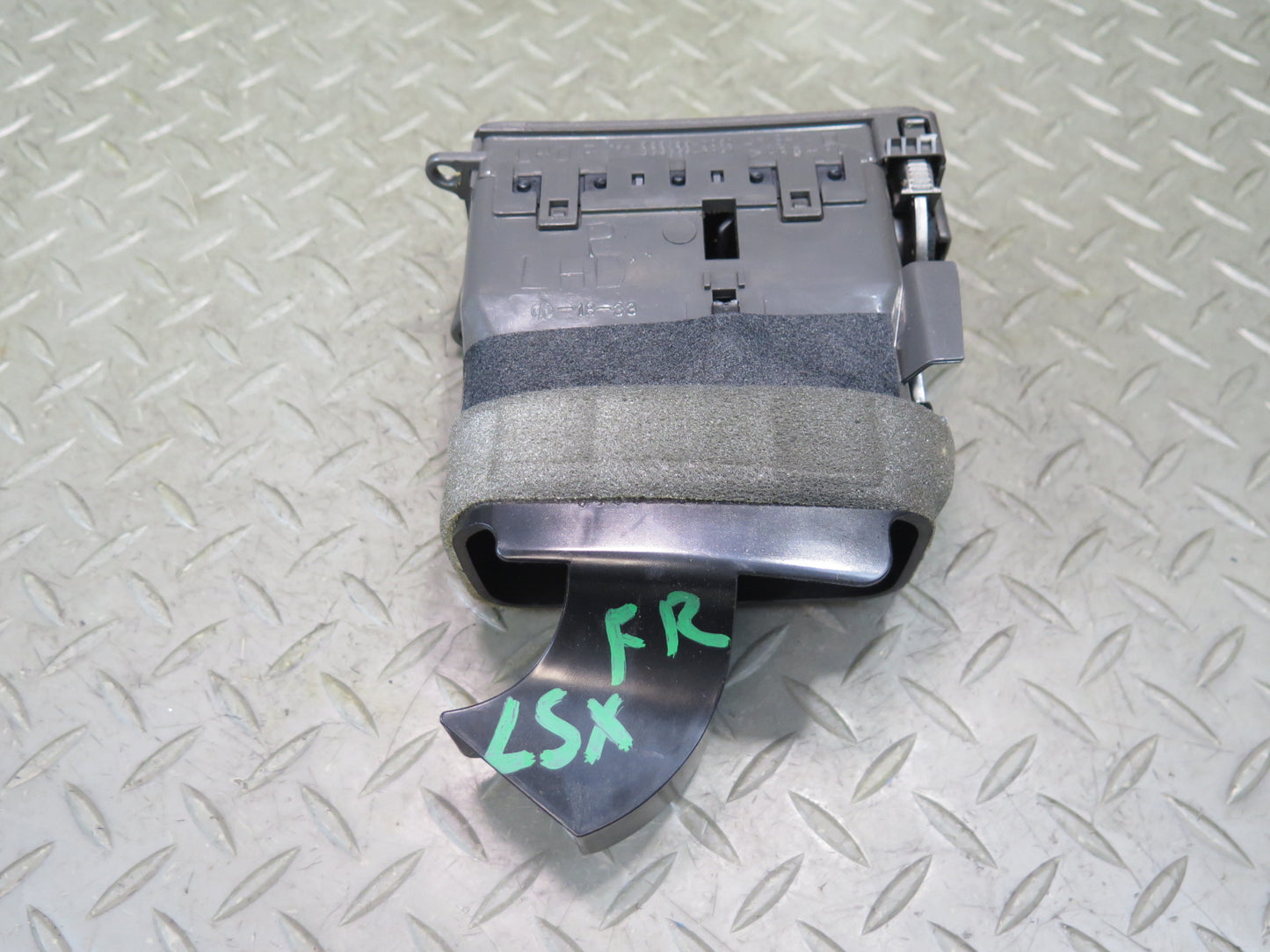 01-06 Lexus UCF30L LS430 Dash Front Right A/C Air Vent Grille 55565-50050 OEM