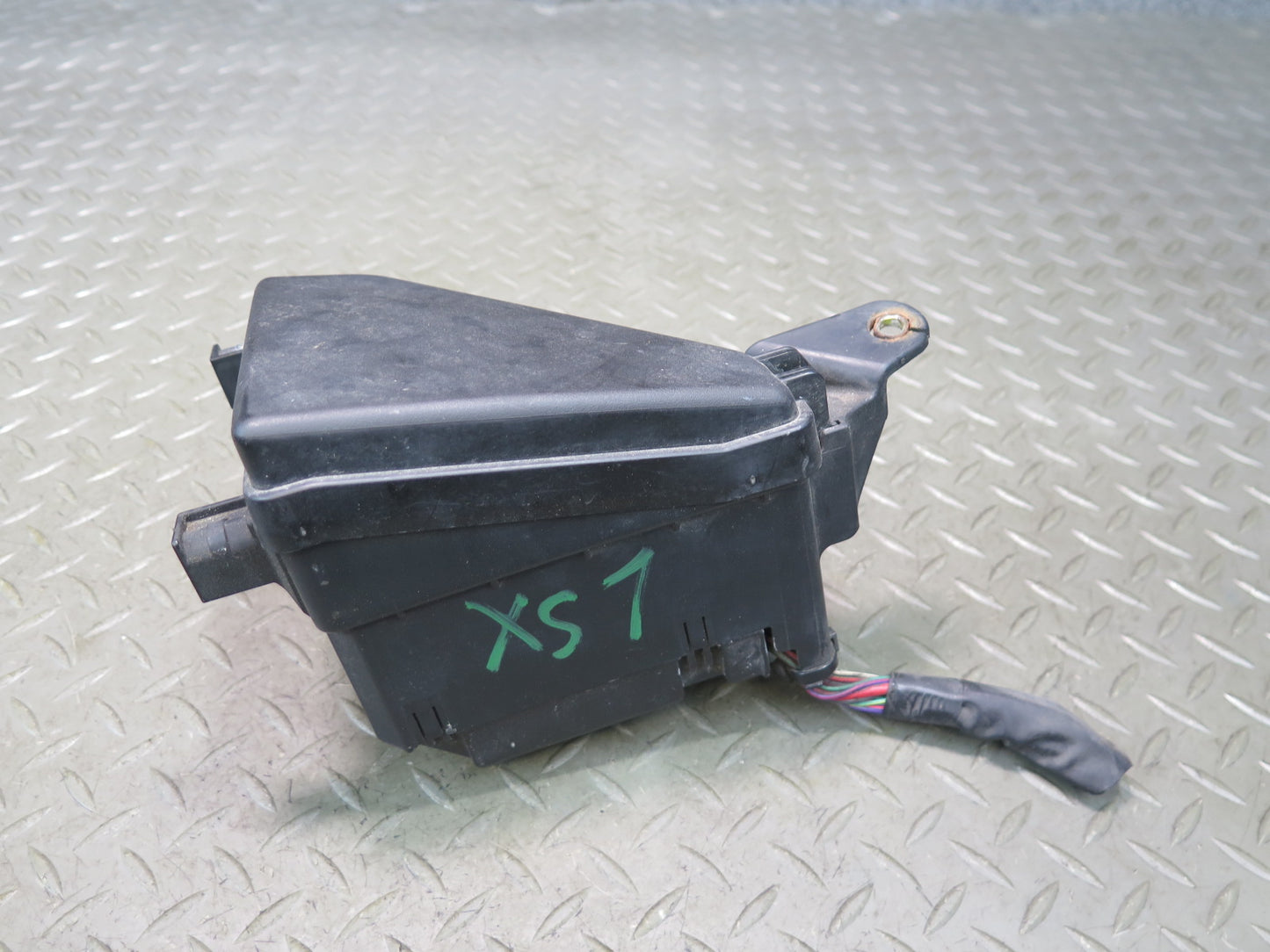 01-03 Lexus UCF30L LS430 Front Left Underhood Relay Fuse Box OEM