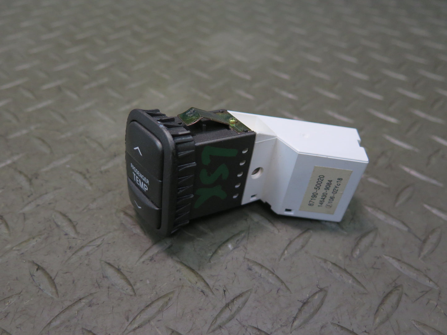 01-06 Lexus UCF30L LS430 Set of 2 Temperature Control Button Switch OEM