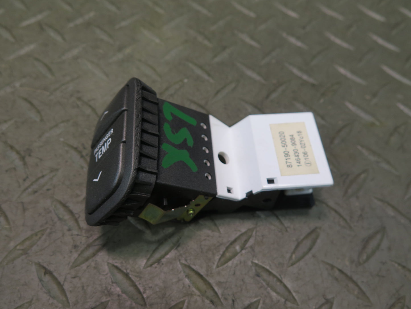 01-06 Lexus UCF30L LS430 Set of 2 Temperature Control Button Switch OEM
