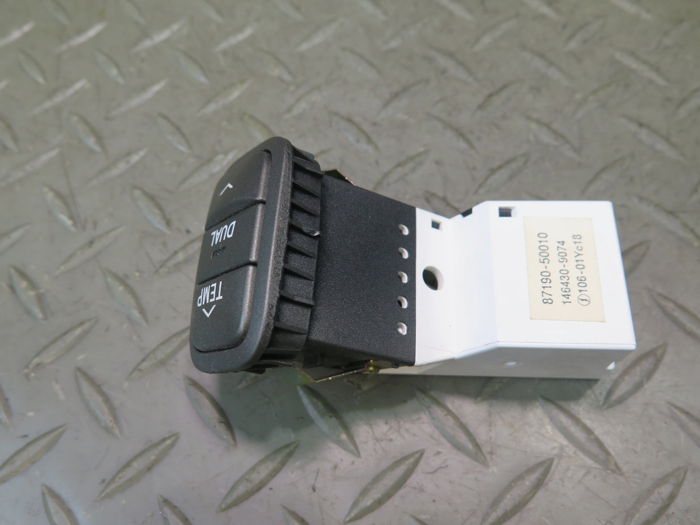 01-06 Lexus UCF30L LS430 Set of 2 Temperature Control Button Switch OEM