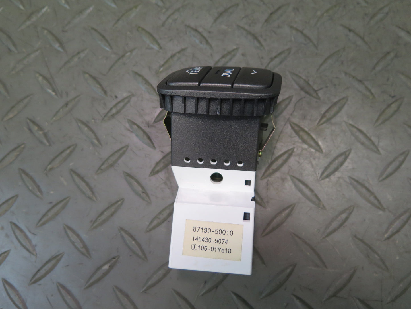 01-06 Lexus UCF30L LS430 Set of 2 Temperature Control Button Switch OEM