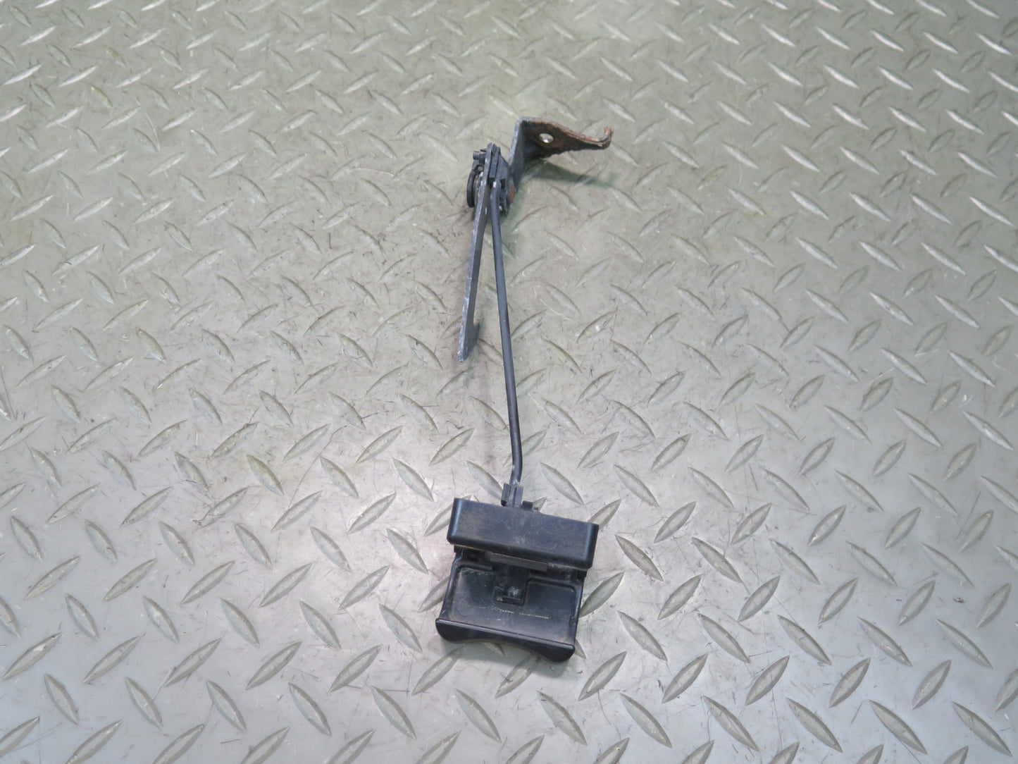 01-03 Lexus UCF30L LS430 Hood Lock Catch Open Release Mechanism OEM