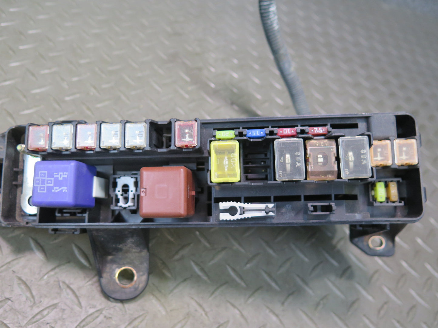 01-03 Lexus UCF30L LS430 Under Hood Junction Relay Fuse Box OEM