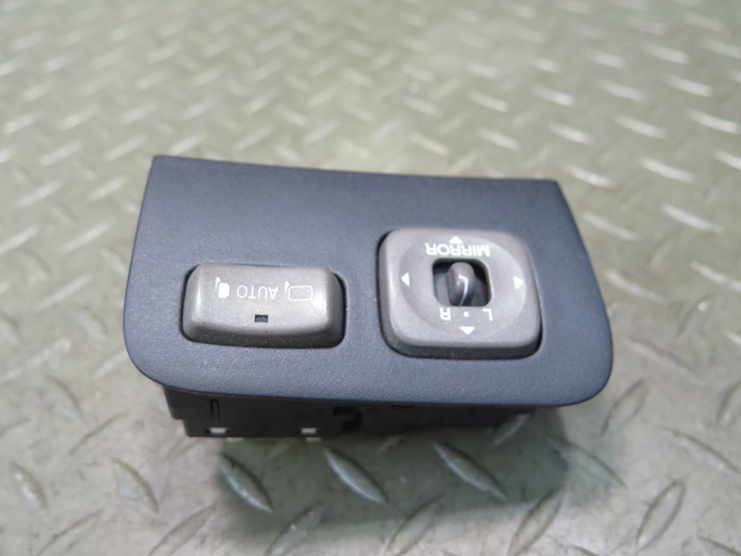 01-06 Lexus UCF30L LS430 Side View Mirror w Auto Fold Switch OEM