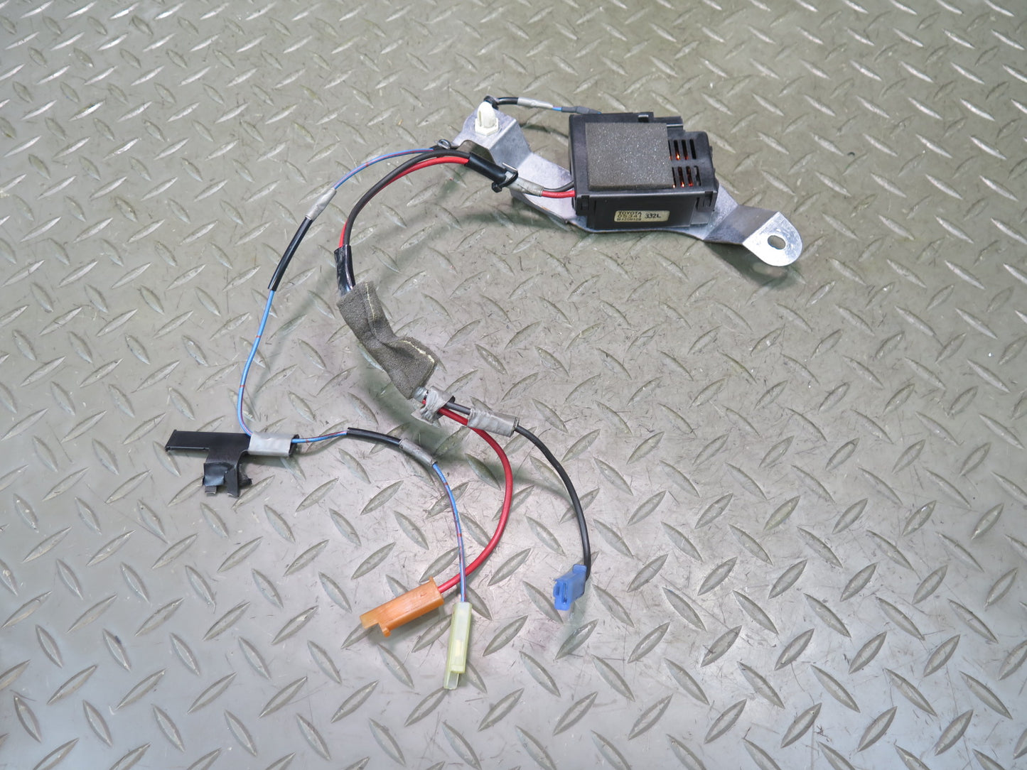 01-06 Lexus UCF30L LS430 Rear Windshield Defrost Defogger Control Module OEM
