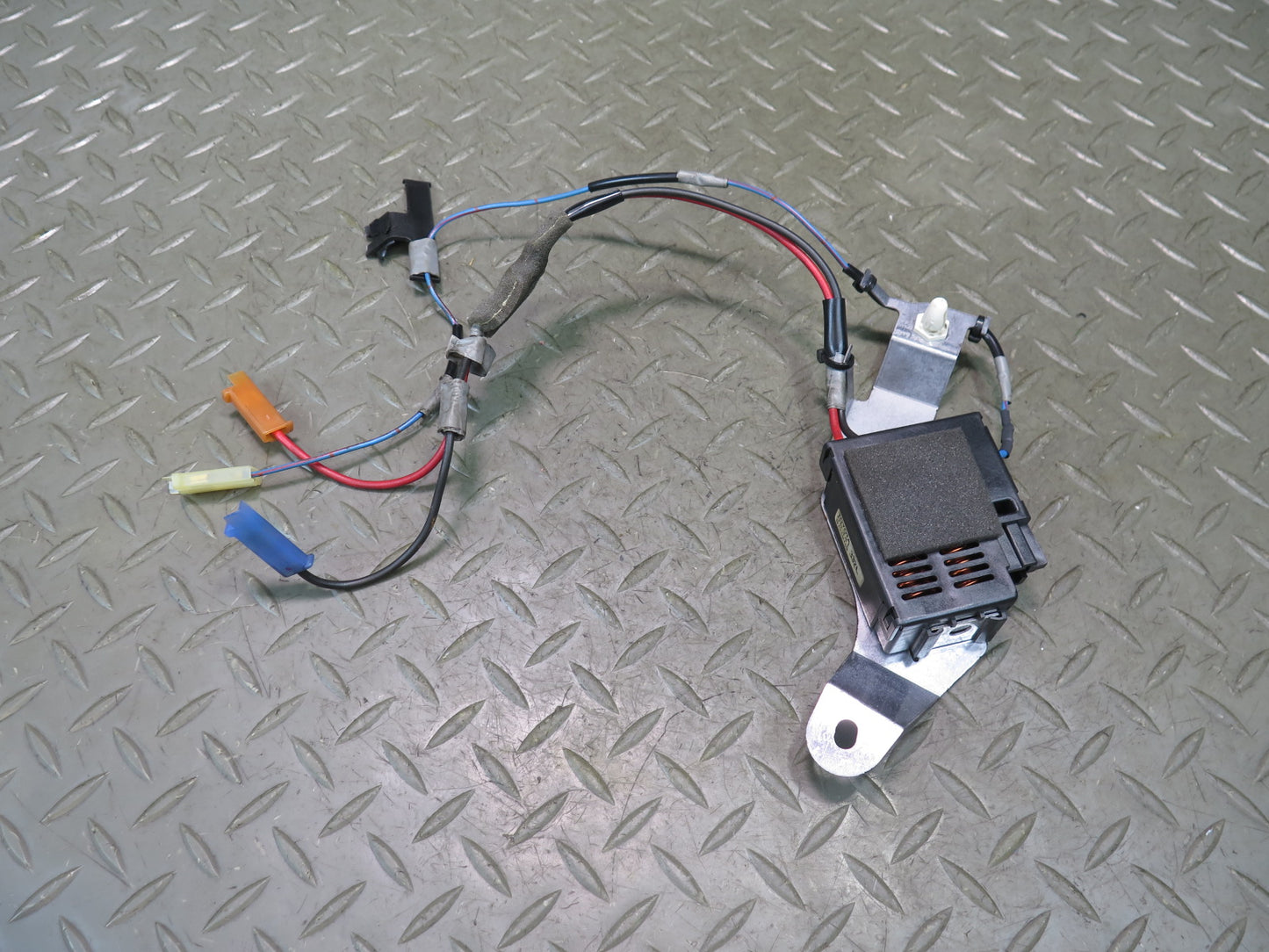 01-06 Lexus UCF30L LS430 Rear Windshield Defrost Defogger Control Module OEM