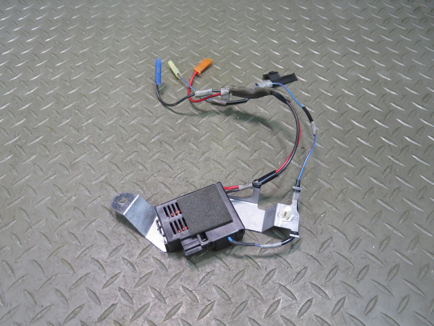 01-06 Lexus UCF30L LS430 Rear Windshield Defrost Defogger Control Module OEM