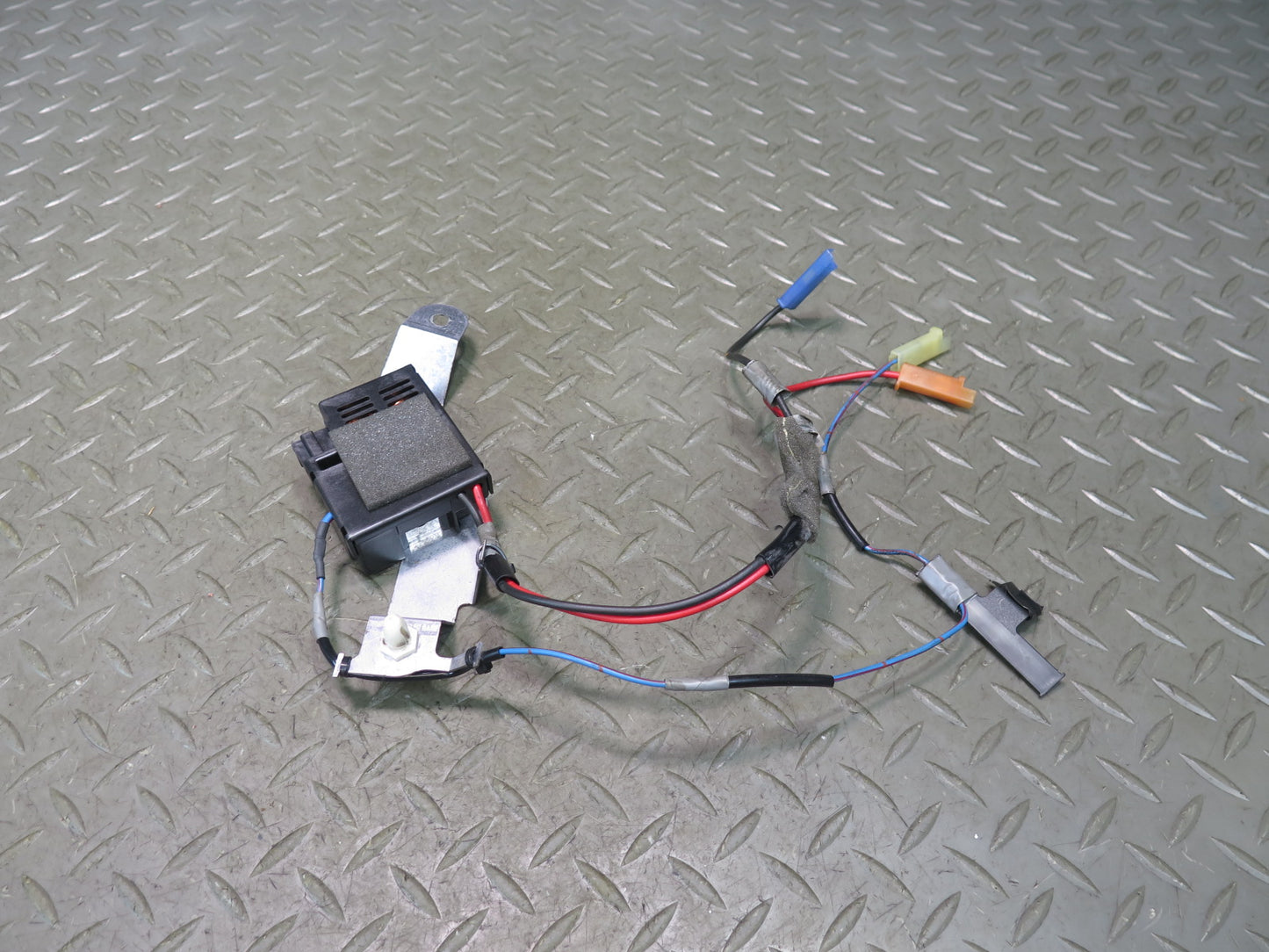 01-06 Lexus UCF30L LS430 Rear Windshield Defrost Defogger Control Module OEM