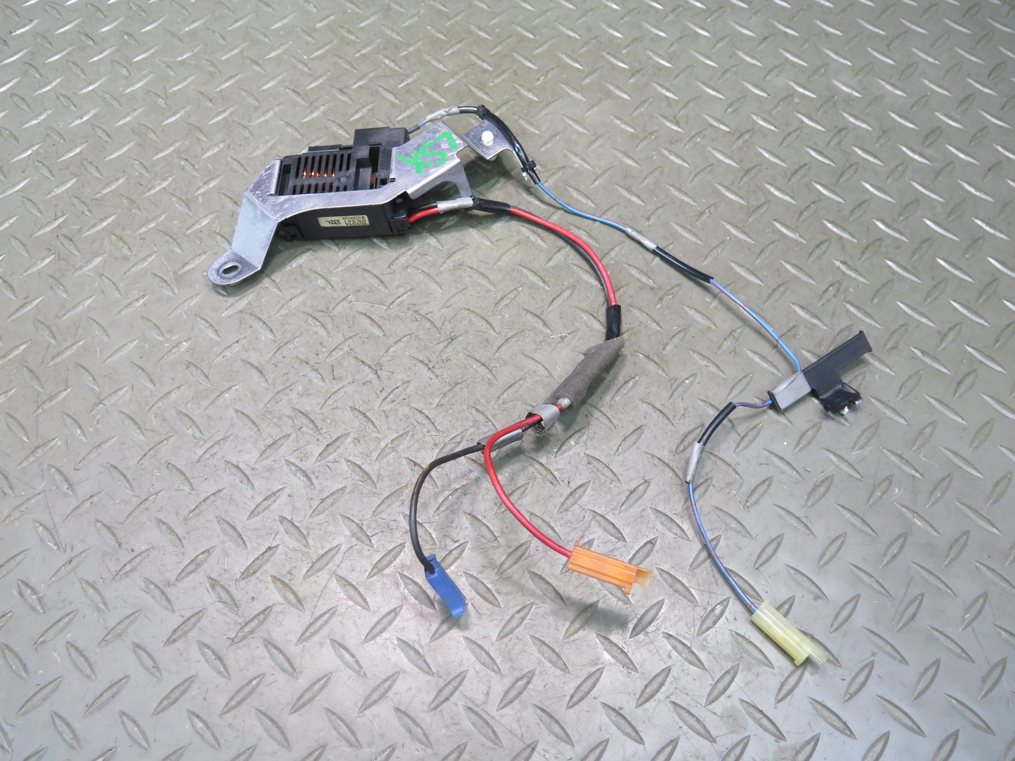 01-06 Lexus UCF30L LS430 Rear Windshield Defrost Defogger Control Module OEM