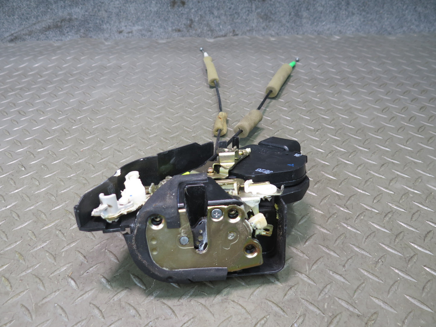01-06 Lexus UCF30L LS430 Rear Left Door Lock Latch Actuator NO Soft Close OEM