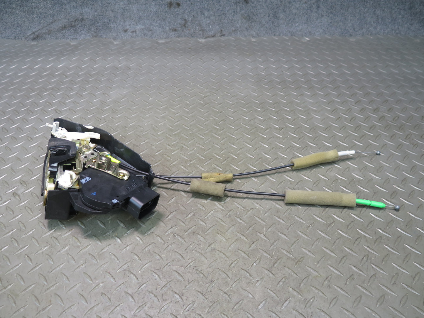 01-06 Lexus UCF30L LS430 Rear Left Door Lock Latch Actuator NO Soft Close OEM