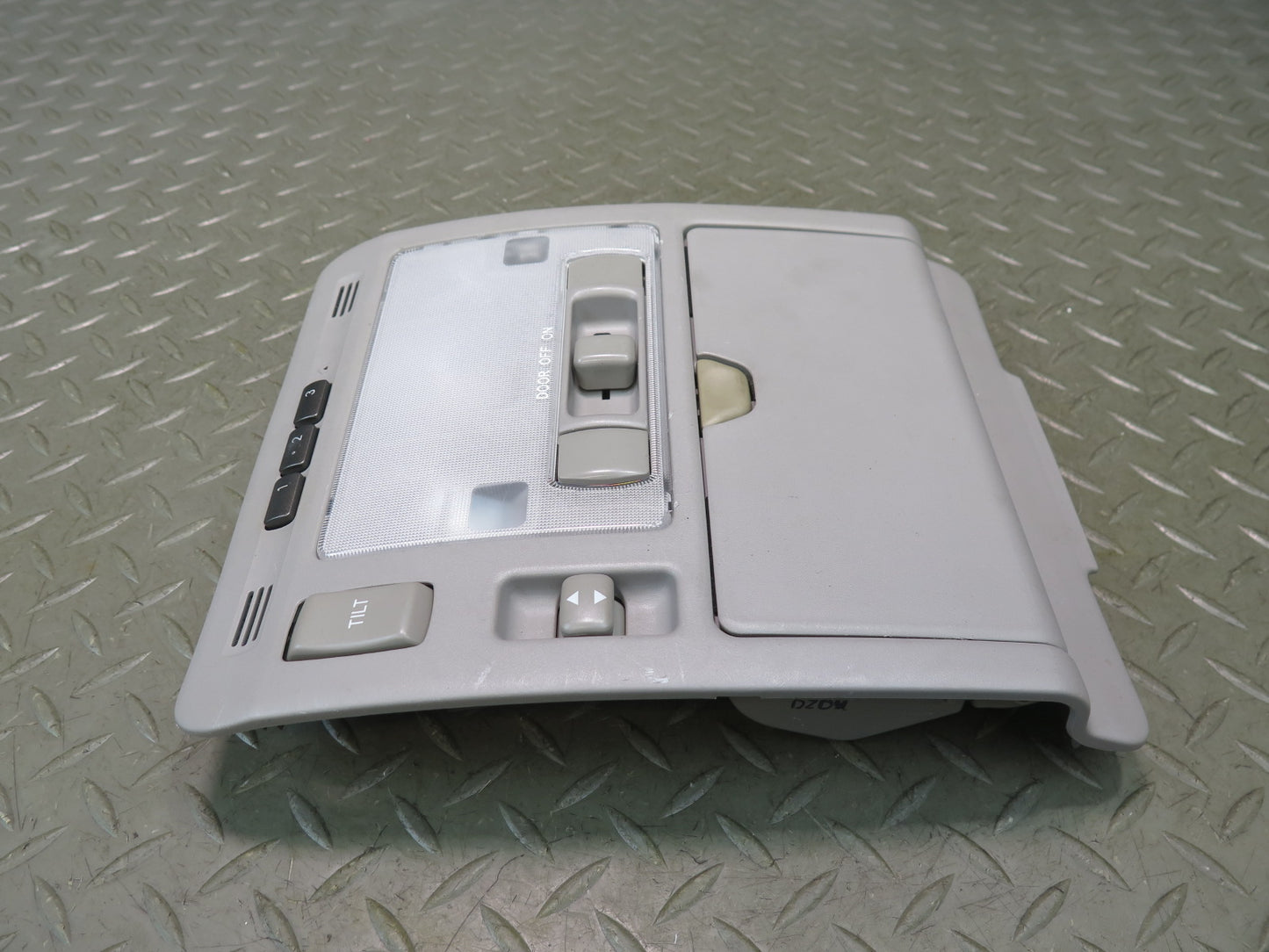 01-03 Lexus UCF30L LS430 Front Overhead Console Dome Reading Light w Sunroof OEM
