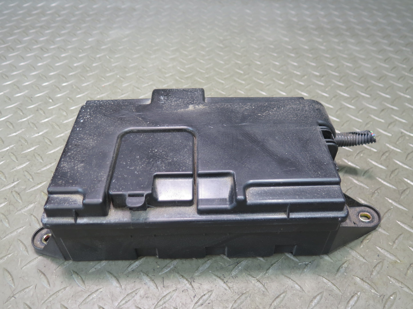 01-03 Lexus LS430 UCF30L Rear Trunk Junction Fuse Relay Box 82670-50073 OEM