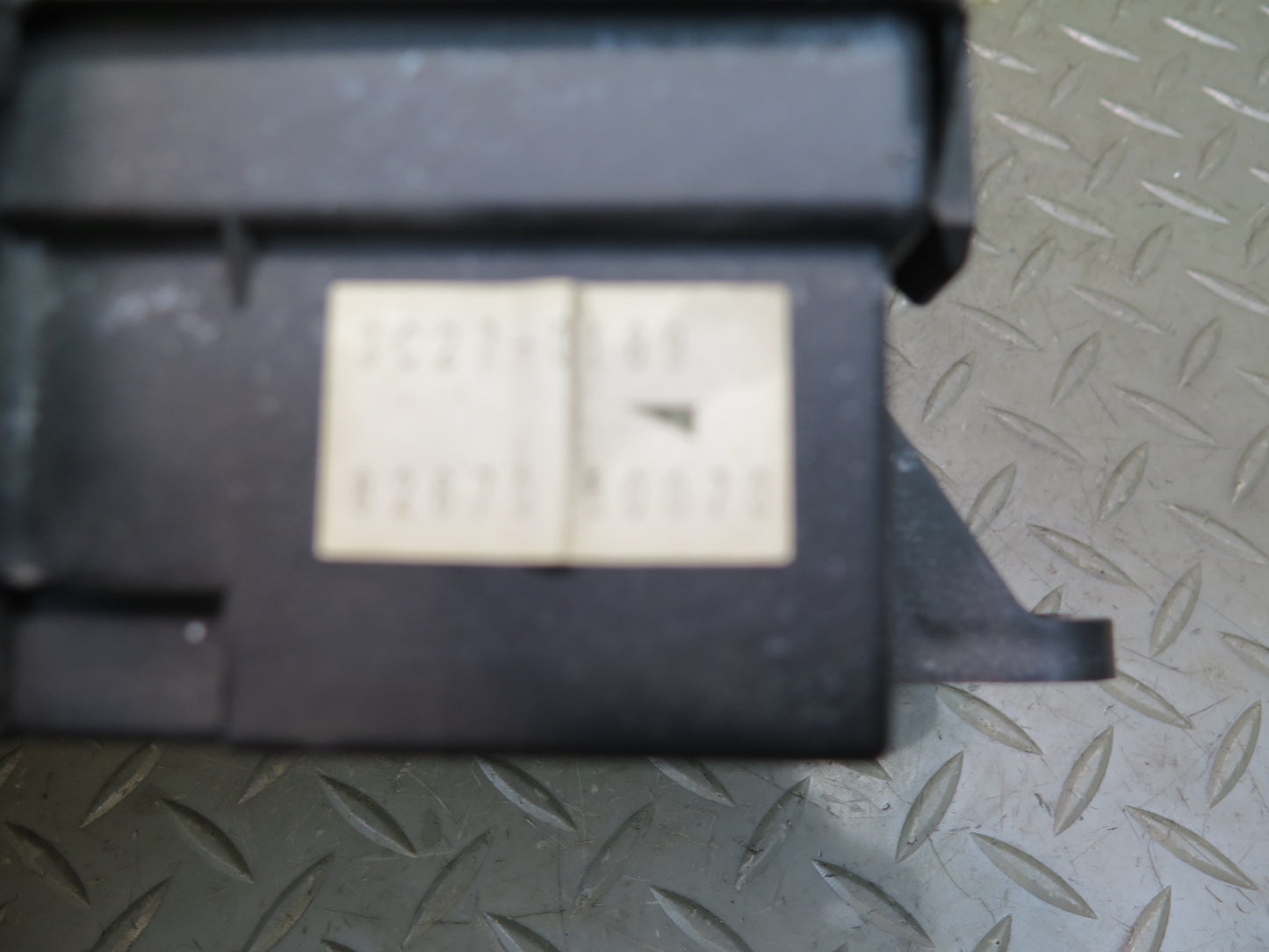 01-03 Lexus LS430 UCF30L Rear Trunk Junction Fuse Relay Box 82670-50073 OEM