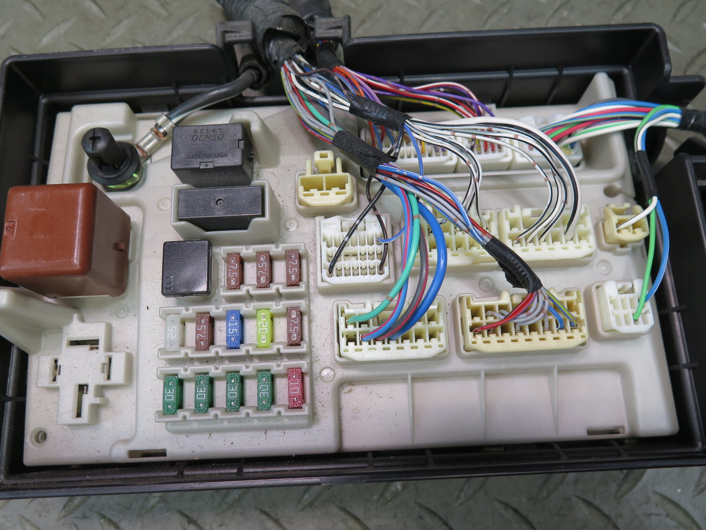 01-03 Lexus LS430 UCF30L Rear Trunk Junction Fuse Relay Box 82670-50073 OEM
