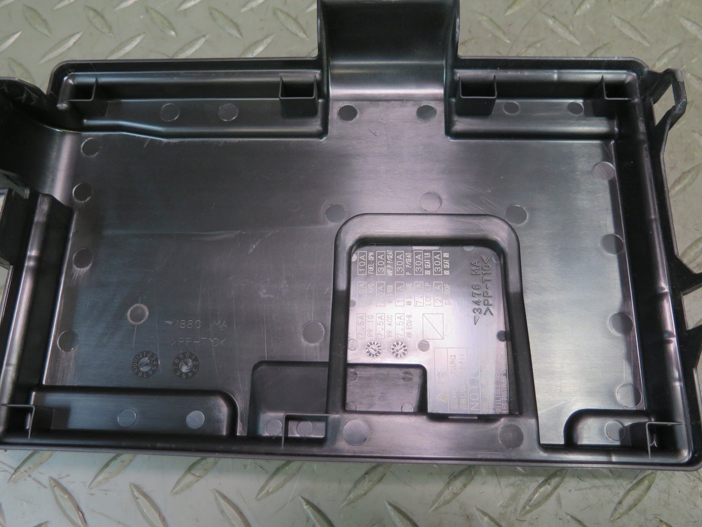 01-03 Lexus LS430 UCF30L Rear Trunk Junction Fuse Relay Box 82670-50073 OEM
