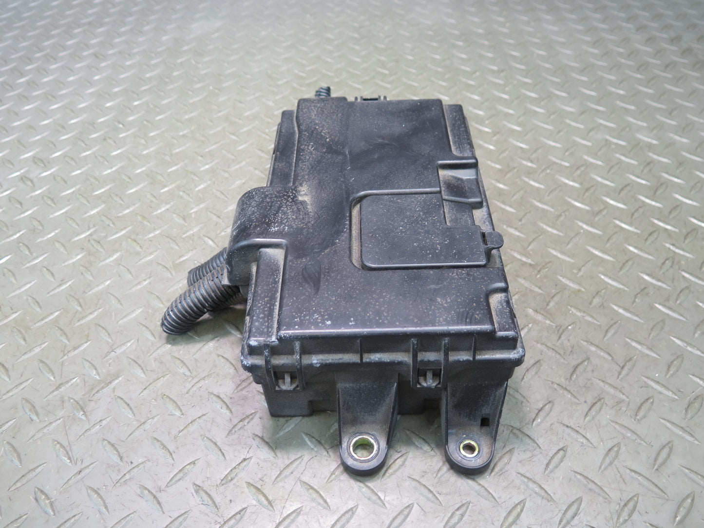 01-03 Lexus LS430 UCF30L Rear Trunk Junction Fuse Relay Box 82670-50073 OEM