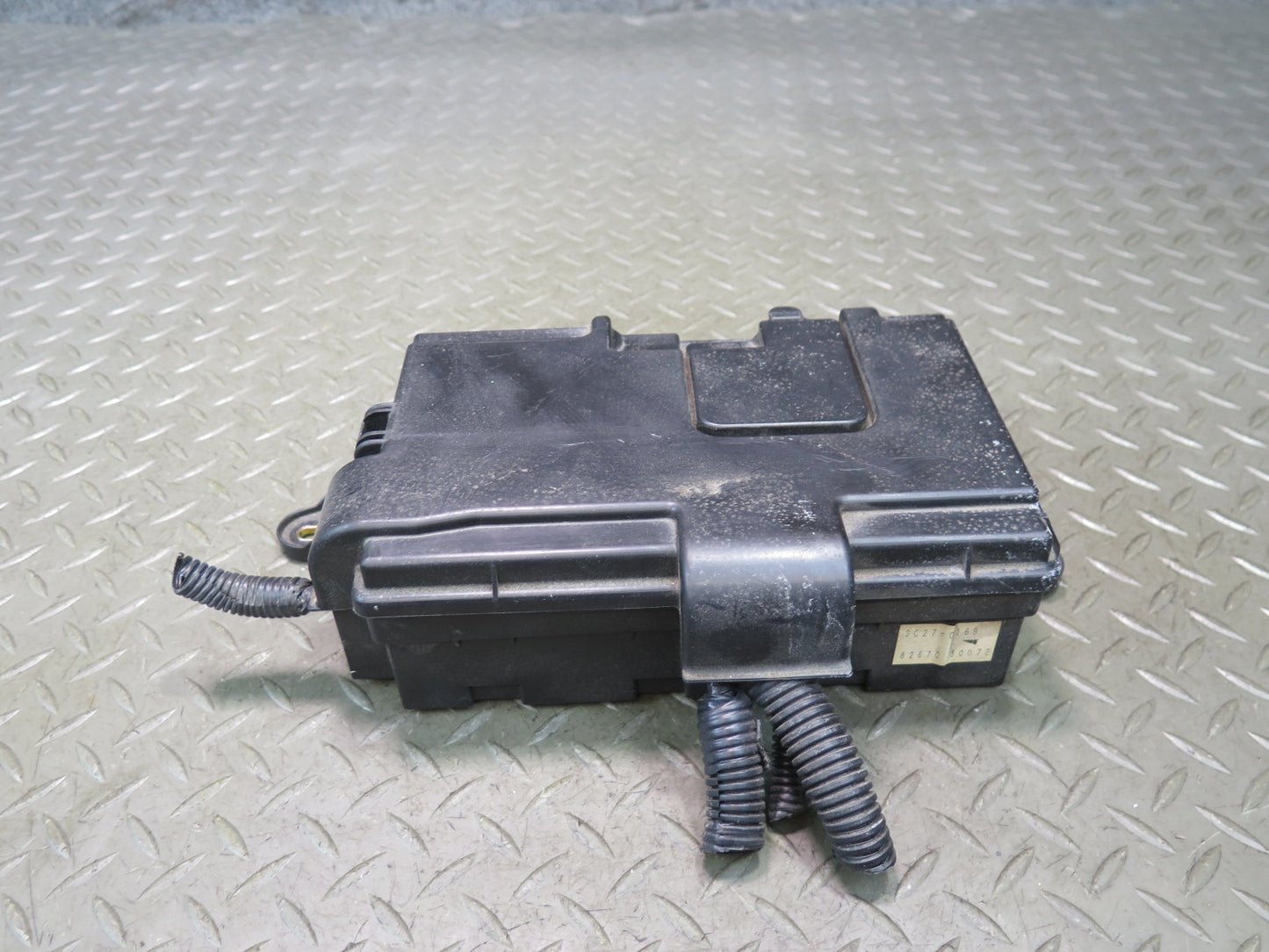 01-03 Lexus LS430 UCF30L Rear Trunk Junction Fuse Relay Box 82670-50073 OEM