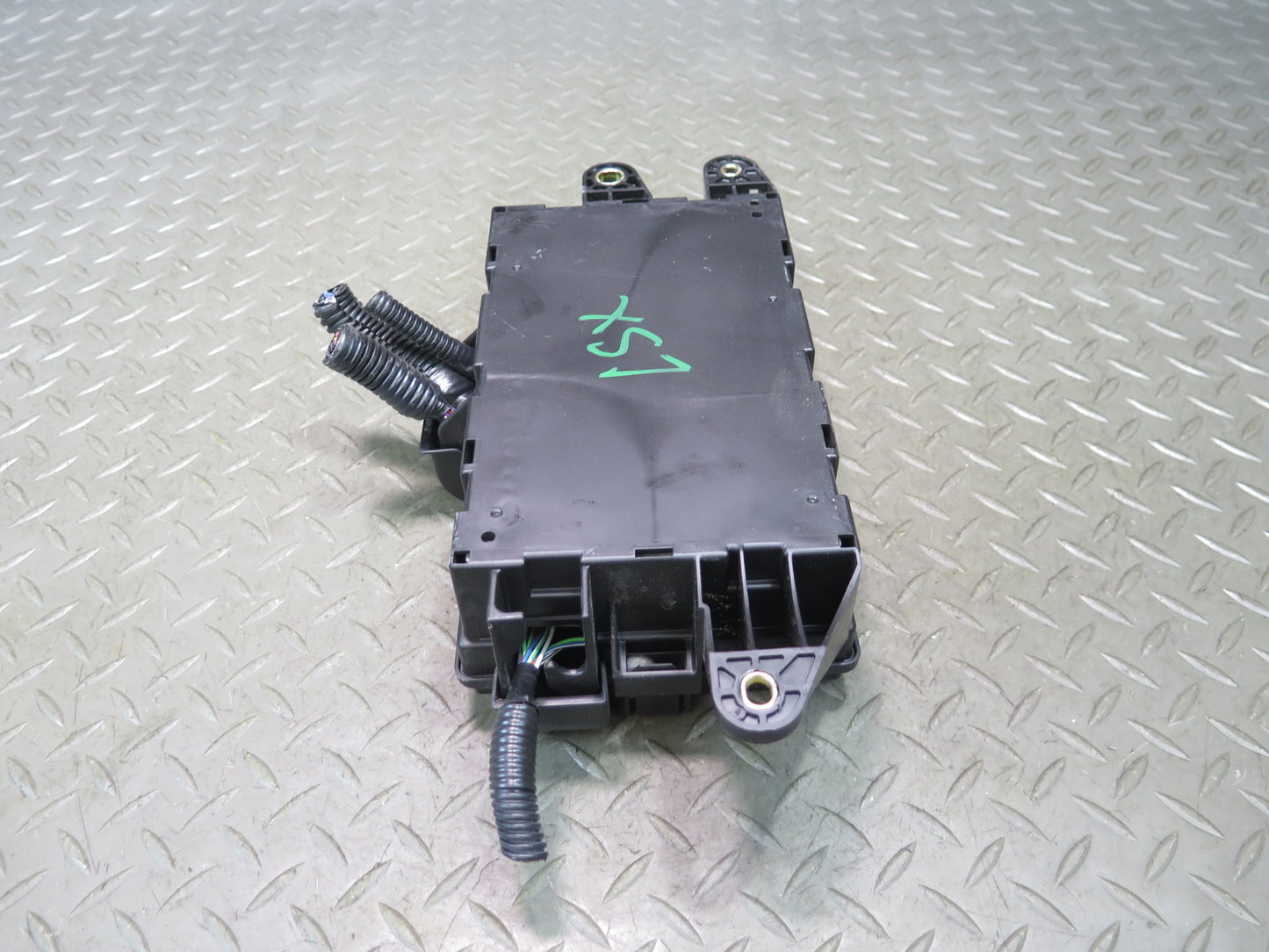 01-03 Lexus LS430 UCF30L Rear Trunk Junction Fuse Relay Box 82670-50073 OEM
