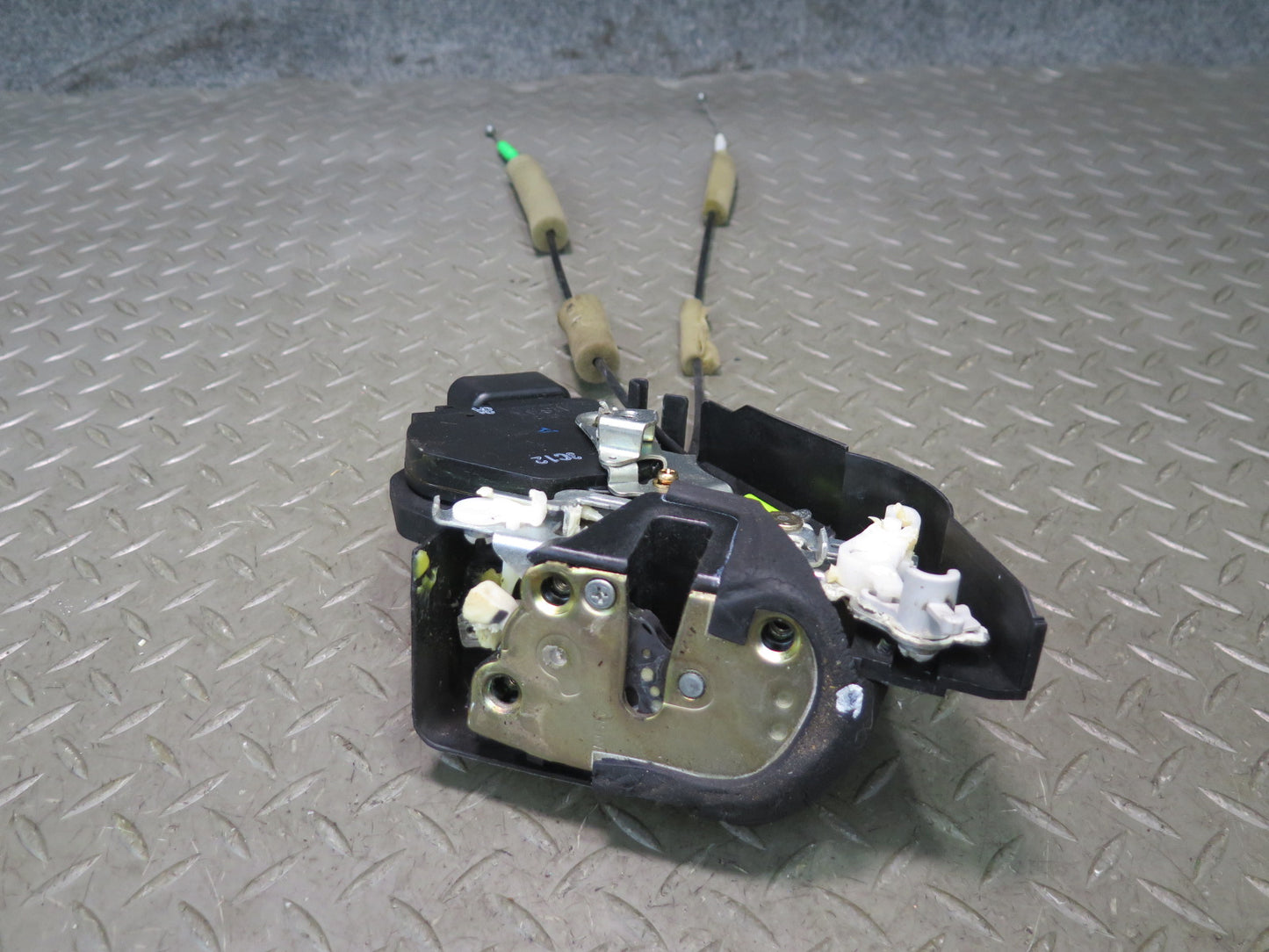 01-06 Lexus UCF30L LS430 Rear Right Door Lock Latch Actuator NO Soft Close OEM