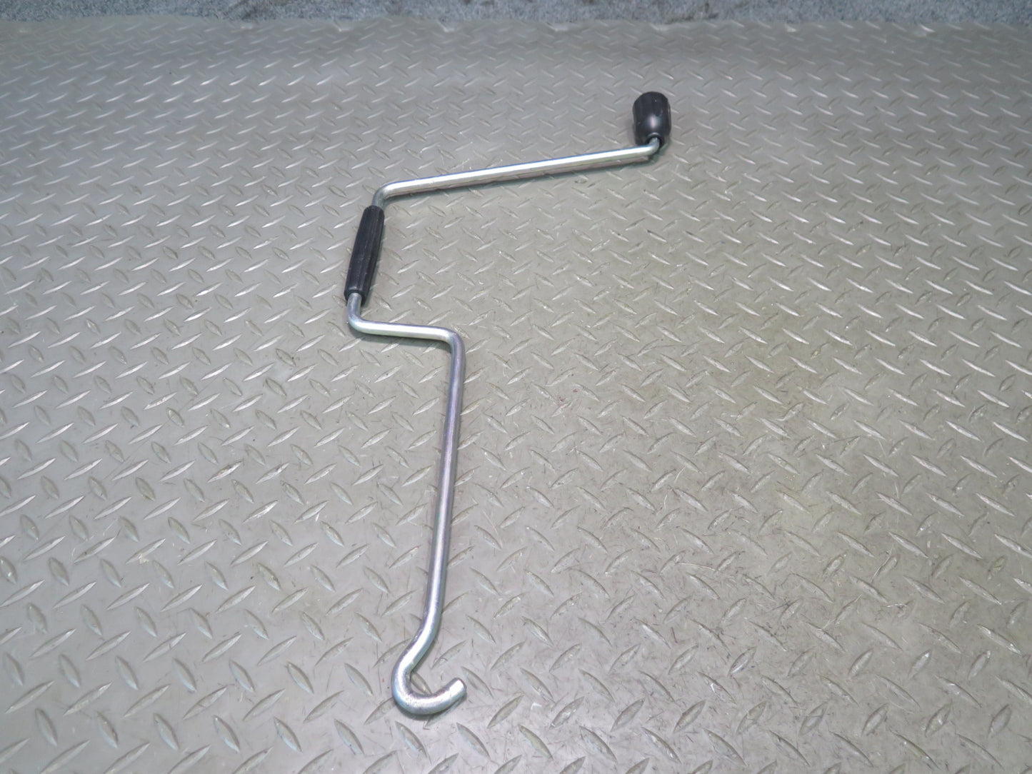 01-06 Lexus UCF30L LS430 Emergency Spare Tire Lift Jack w Handle OEM