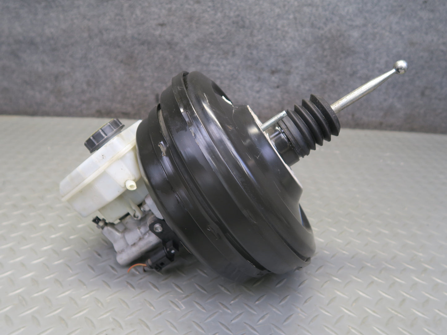 2015-2018 Porsche Cayenne S 958 Hybrid Brake Booster w Master Cylinder Reservoir