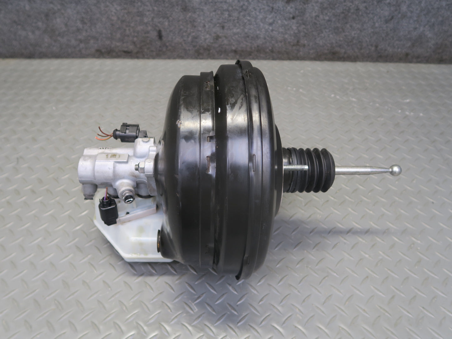 2015-2018 Porsche Cayenne S 958 Hybrid Brake Booster w Master Cylinder Reservoir