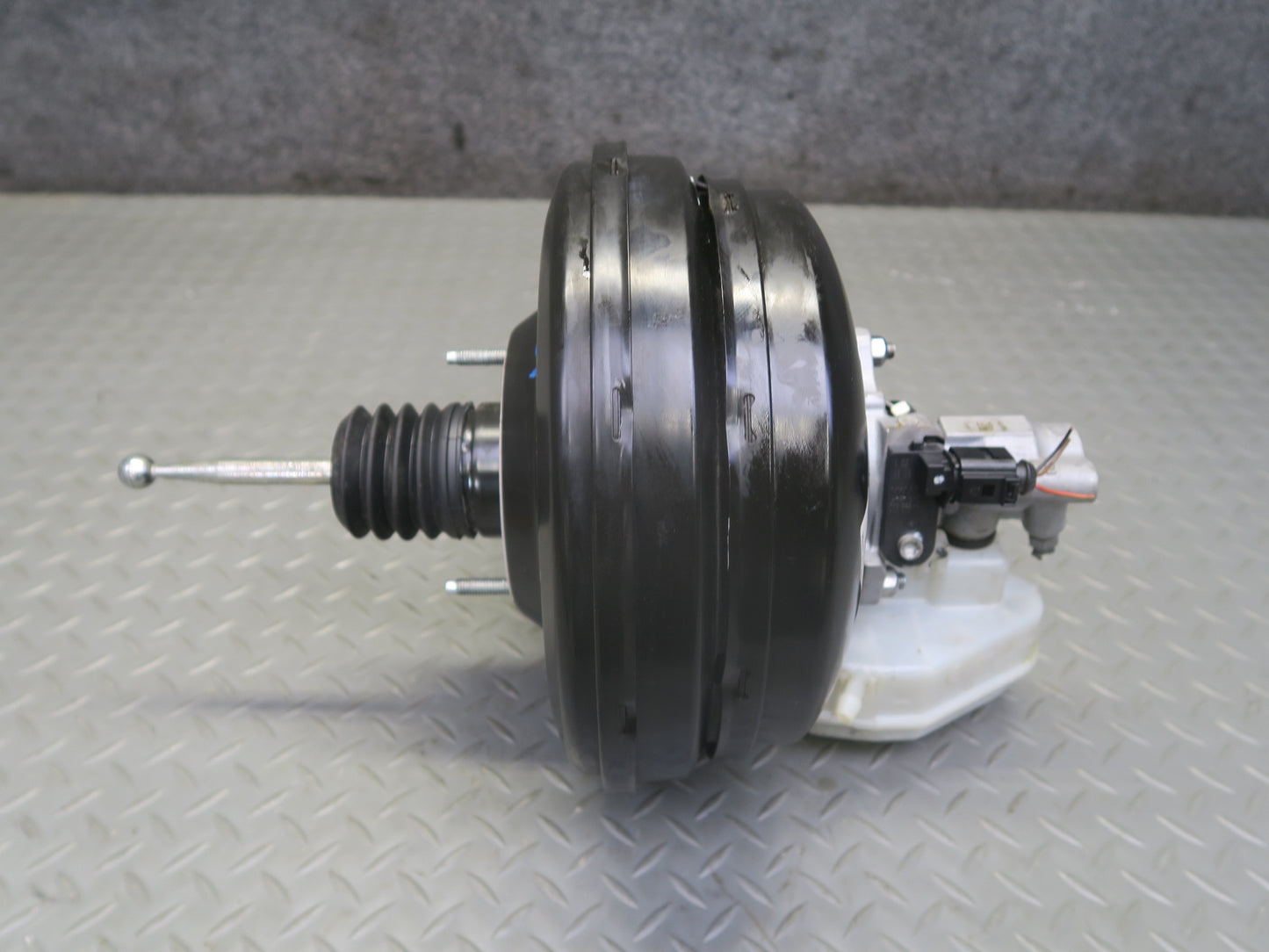 2015-2018 Porsche Cayenne S 958 Hybrid Brake Booster w Master Cylinder Reservoir