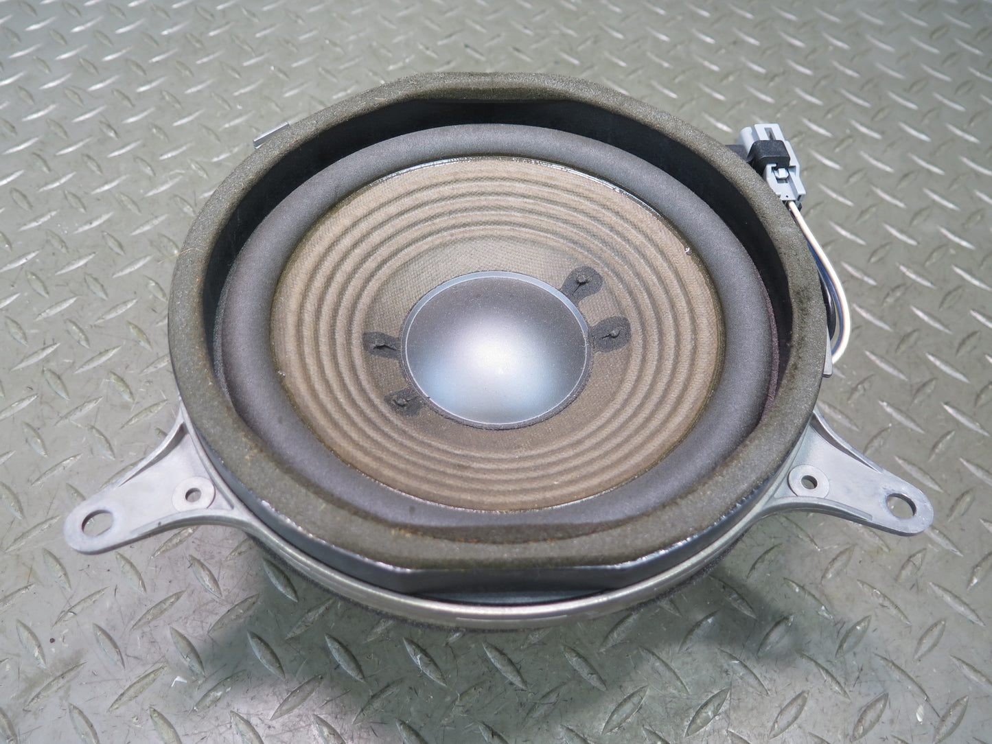 01-06 Lexus UCF30L LS430 Rear Subwoofer Speaker 86160-50190 OEM