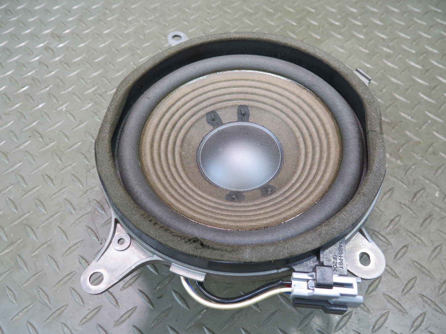 01-06 Lexus UCF30L LS430 Rear Subwoofer Speaker 86160-50190 OEM