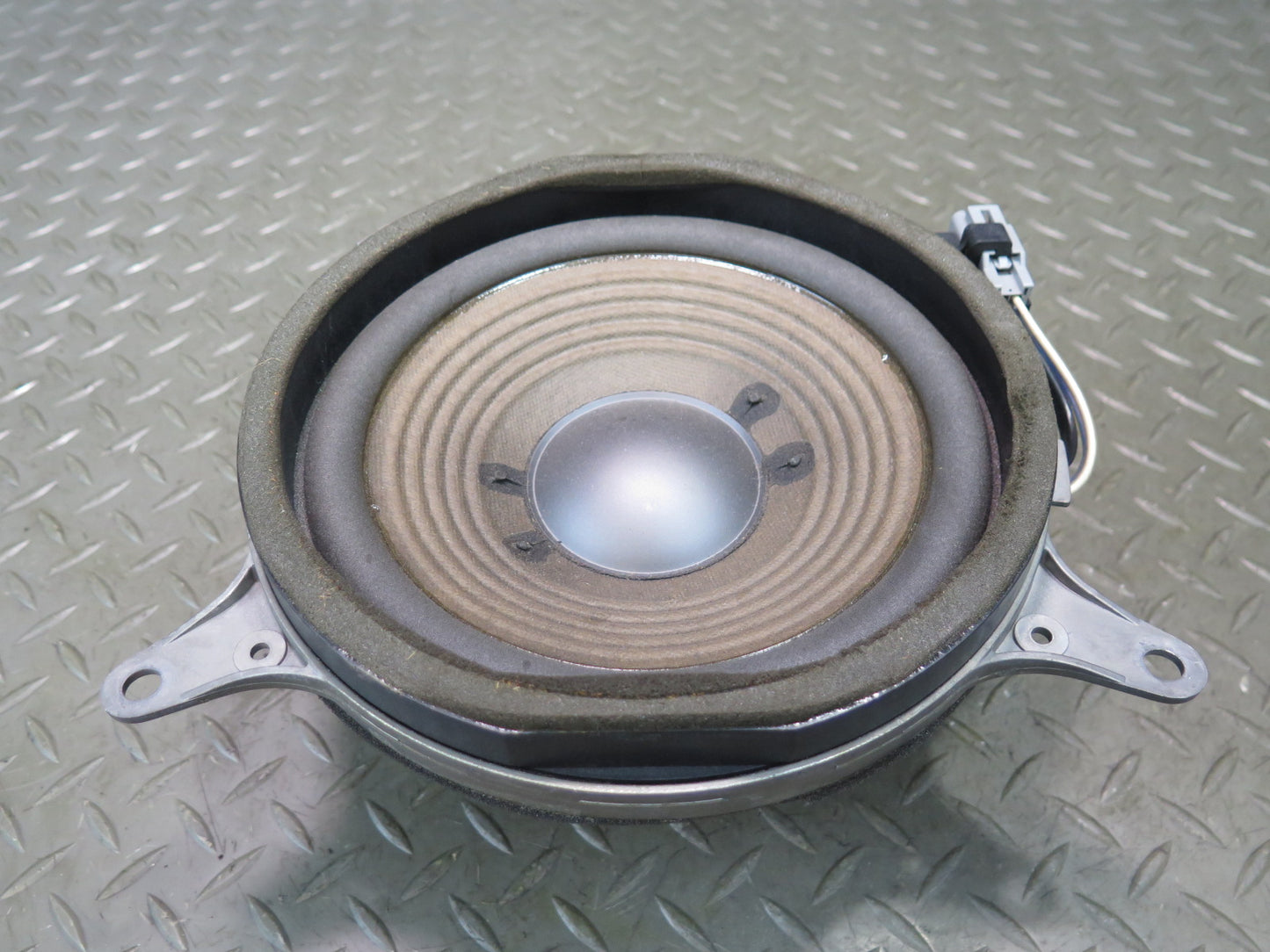 01-06 Lexus UCF30L LS430 Rear Subwoofer Speaker 86160-50190 OEM