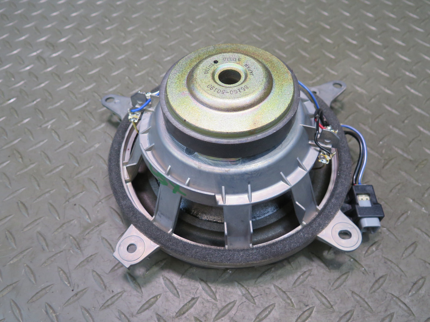 01-06 Lexus UCF30L LS430 Rear Subwoofer Speaker 86160-50190 OEM