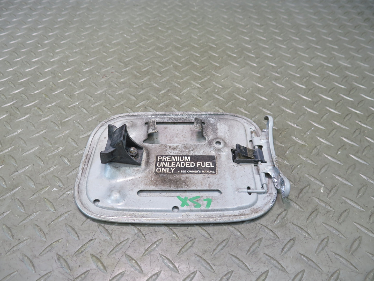 01-06 Lexus UCF30L LS430 Fuel Filler Door Lid Cover Silver OEM