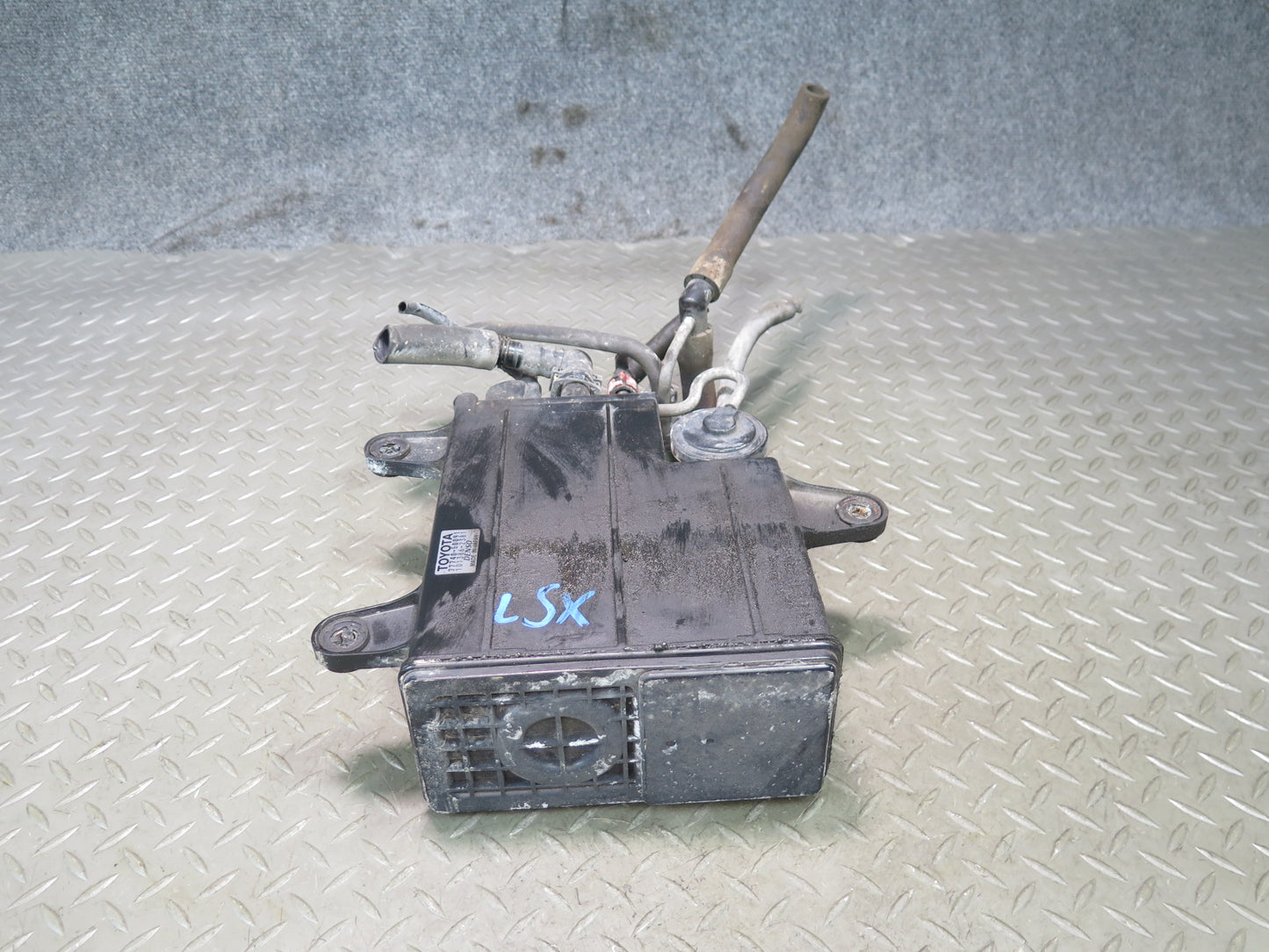 01-06 Lexus UCF30L LS430 Fuel Evap Vapor Charcoal Canister 77740-50091 OEM