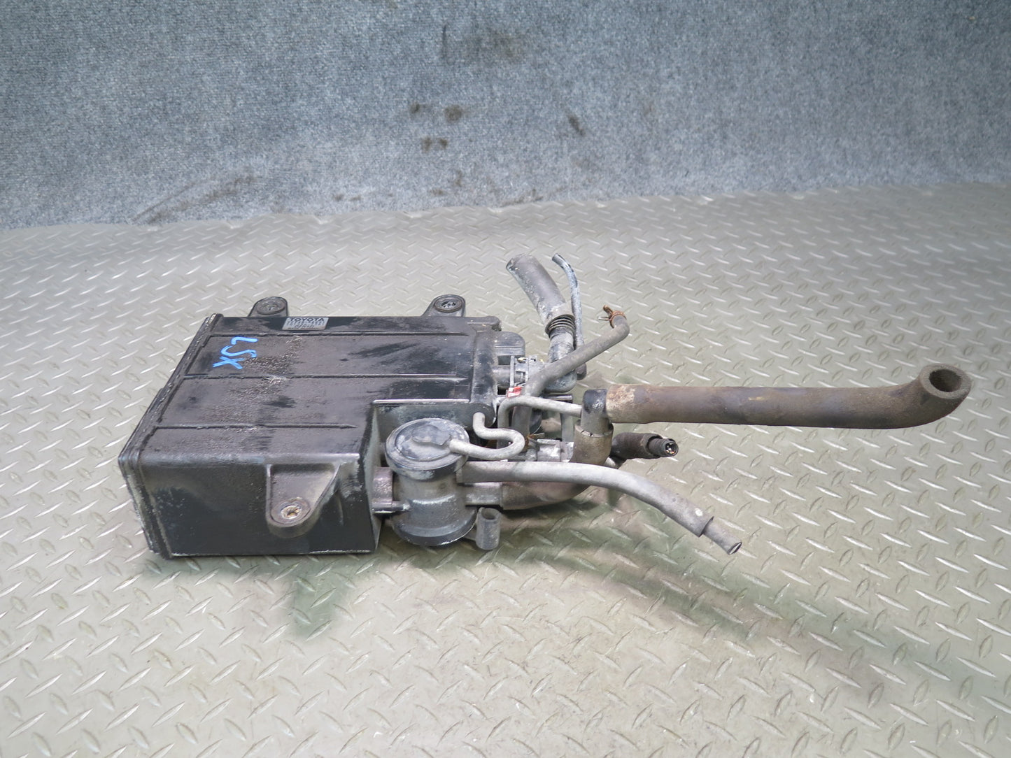 01-06 Lexus UCF30L LS430 Fuel Evap Vapor Charcoal Canister 77740-50091 OEM