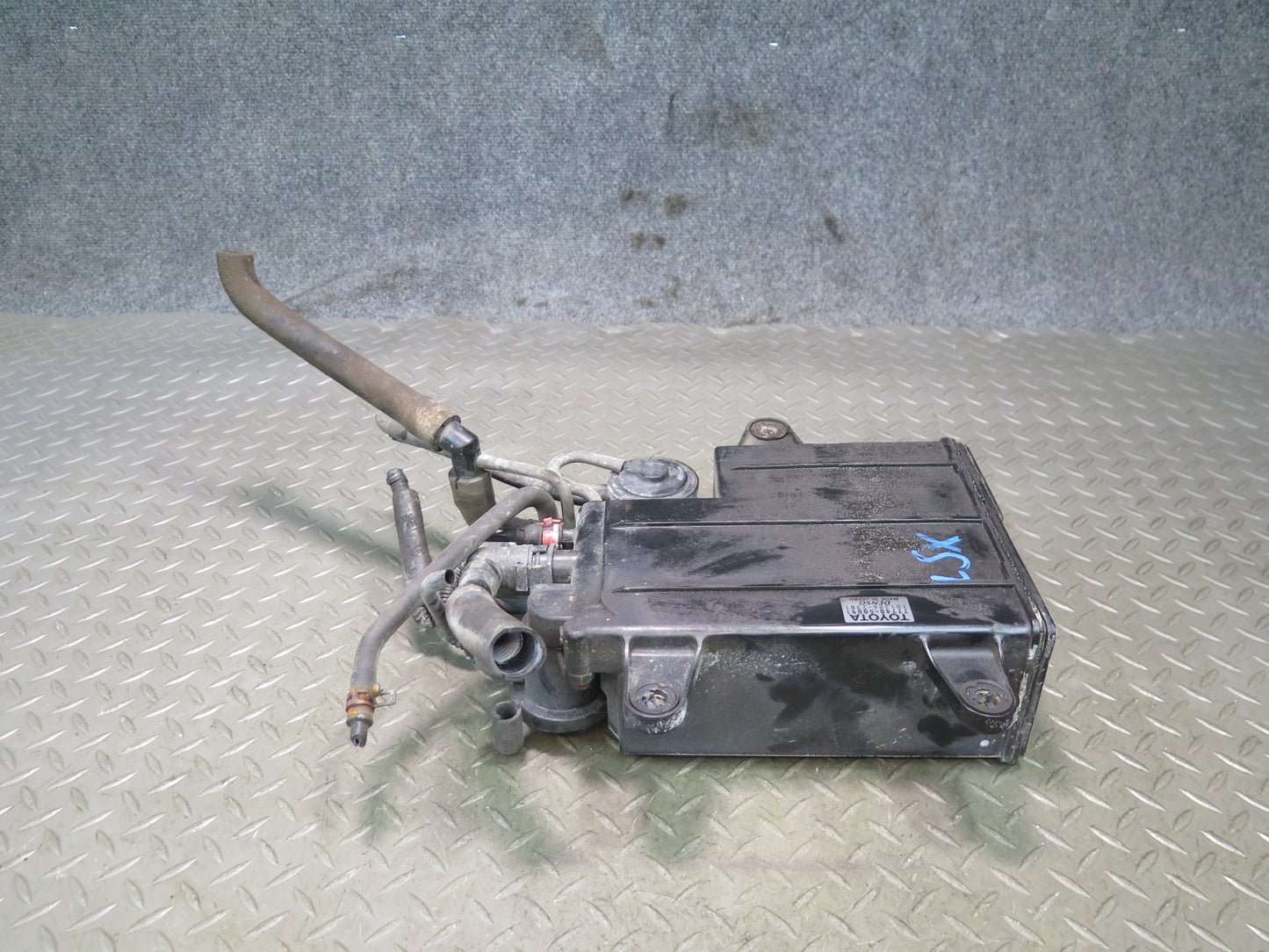 01-06 Lexus UCF30L LS430 Fuel Evap Vapor Charcoal Canister 77740-50091 OEM