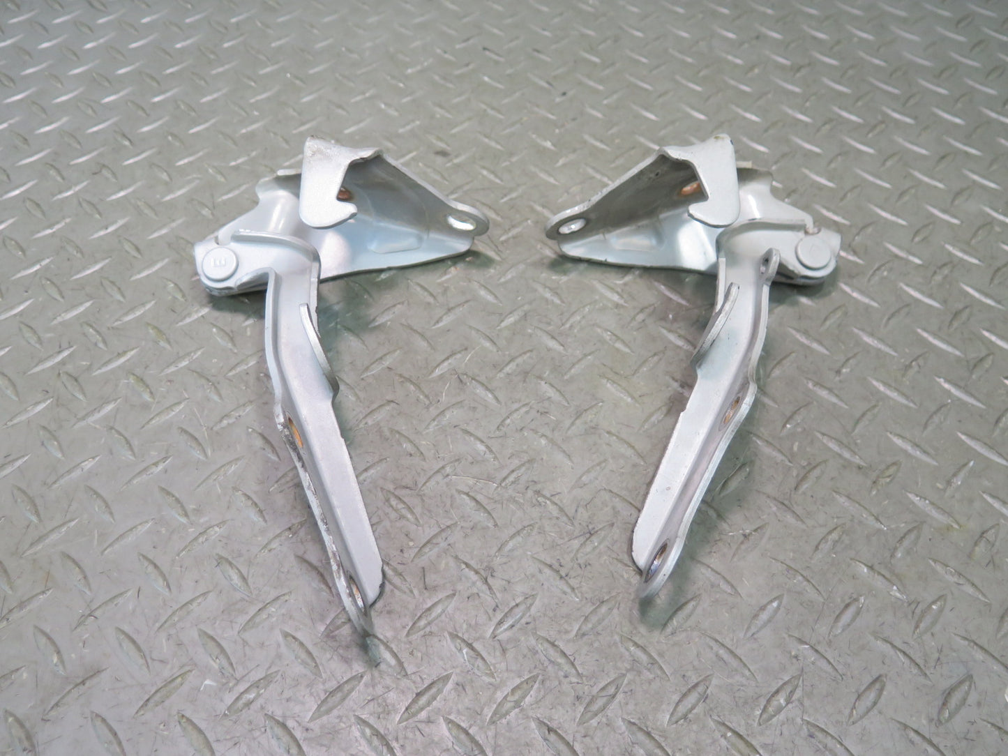 01-06 Lexus UCF30L LS430 Set of 2 Front Left & Right Hood Hinge Silver OEM