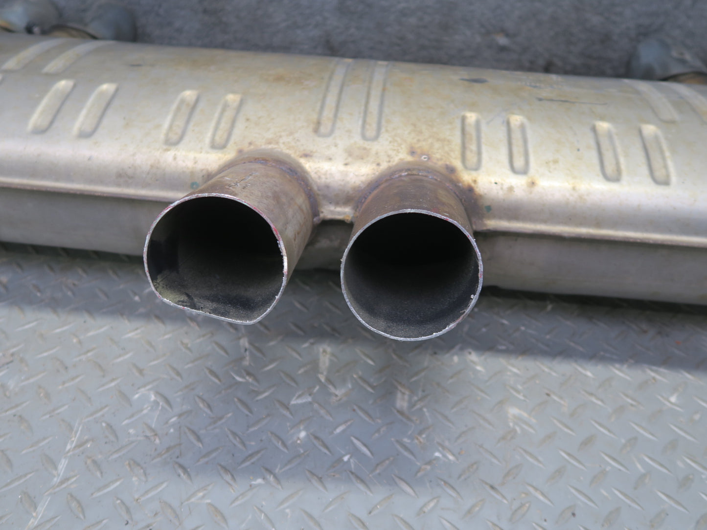 2010-2014 BMW E71 X5M X6M Rear Exhaust Muffler w Tips 7590335