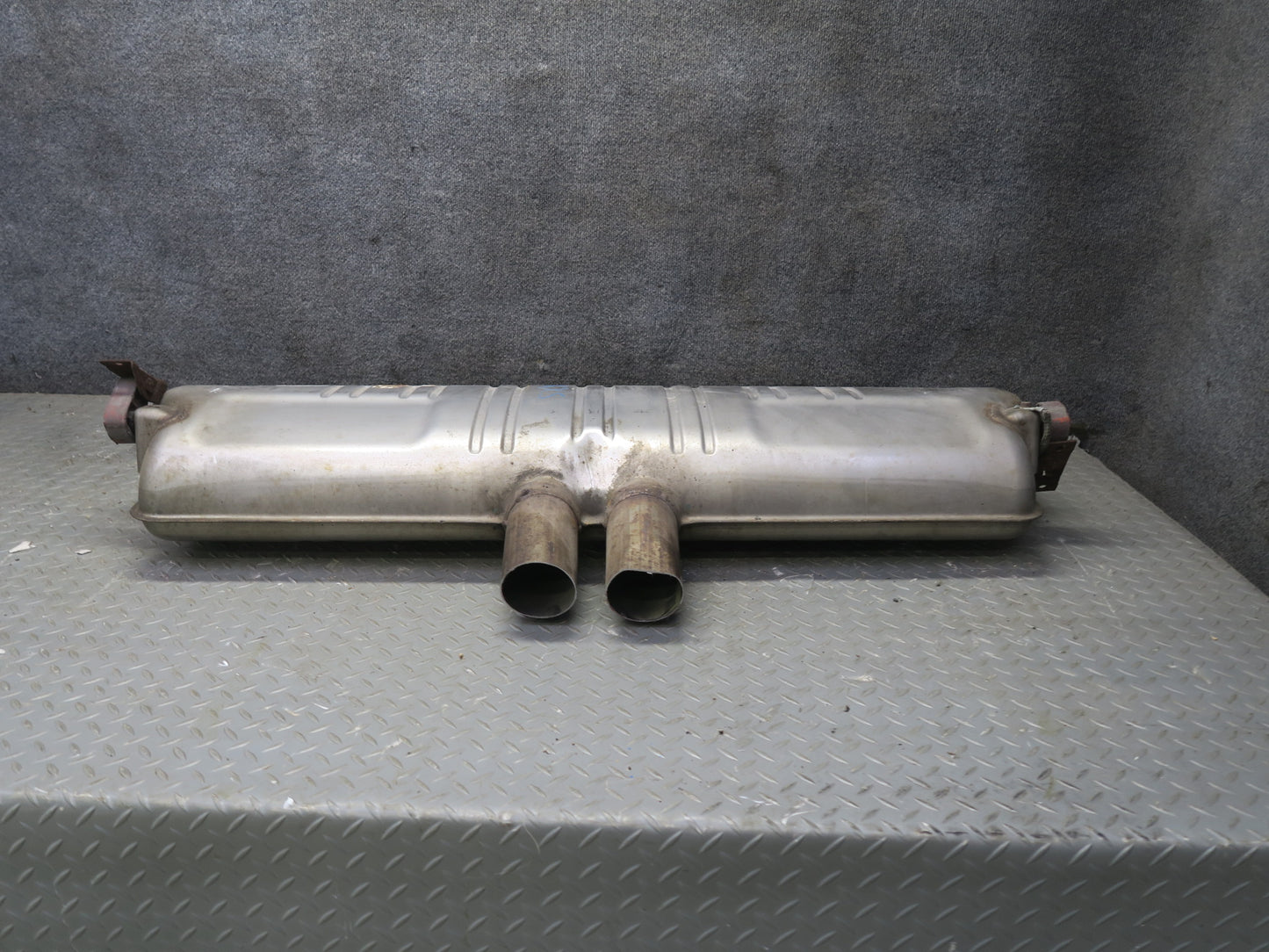 2010-2014 BMW E71 X5M X6M Rear Exhaust Muffler w Tips 7590335
