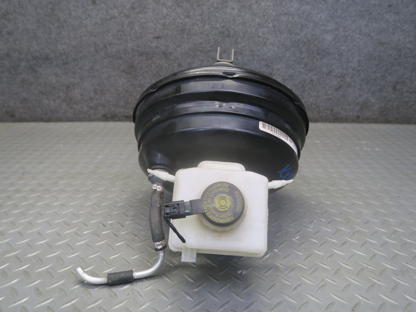 2008-2014 BMW E71 E72 X6 Brake Master Cylinder Booster Fluid Reservoir